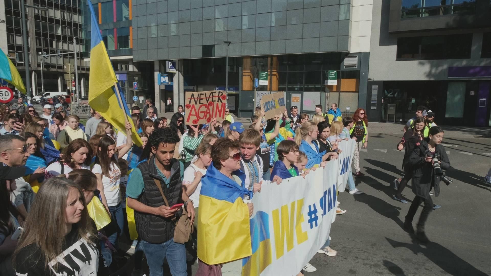 Don't Leave Me Behind: Stories of Young Ukrainian Survival background