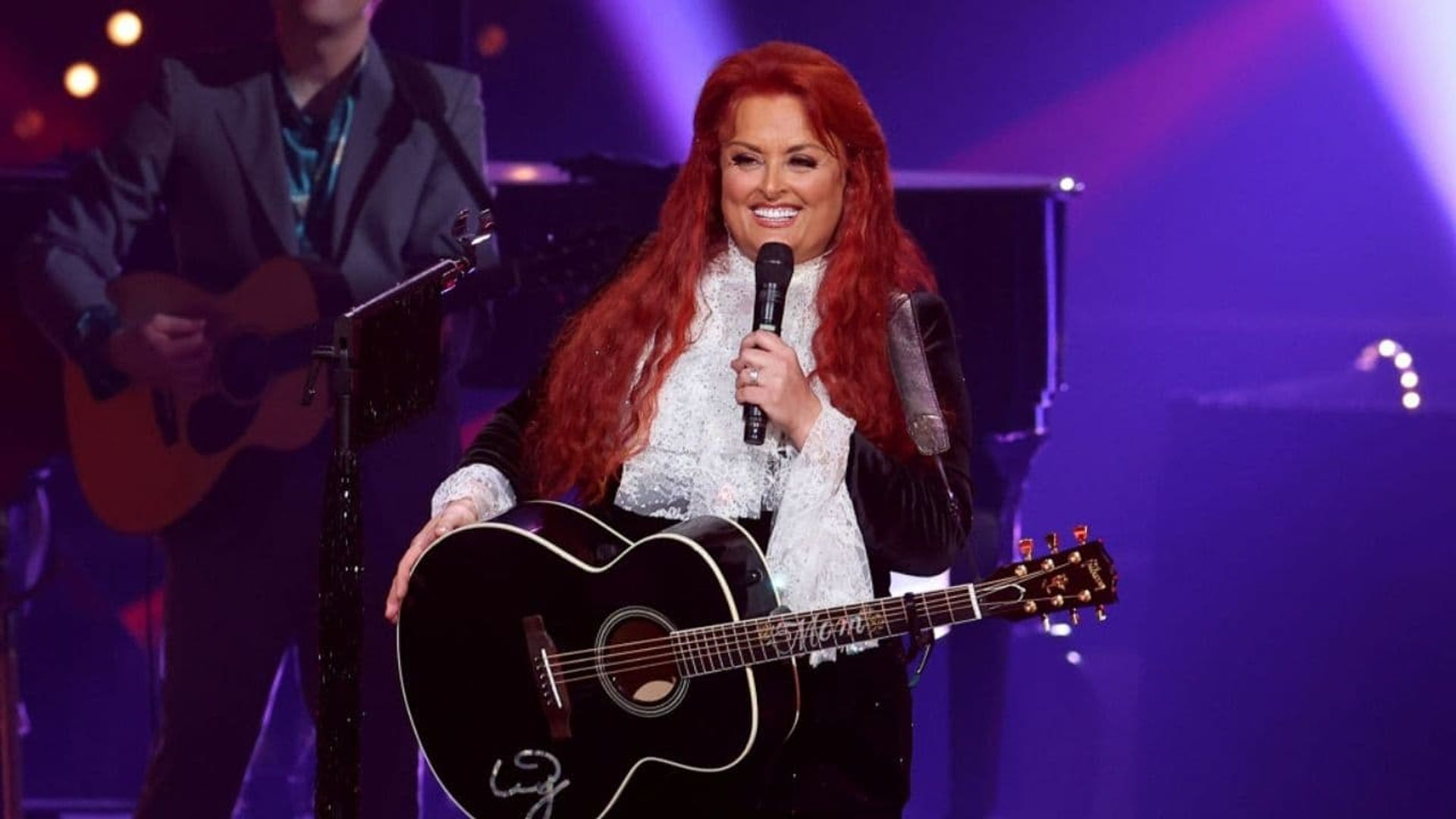 Wynonna Judd: Between Hell and Hallelujah background
