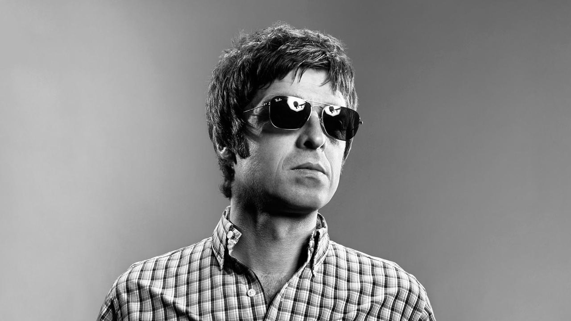 Noel Gallagher's High Flying Birds Live background
