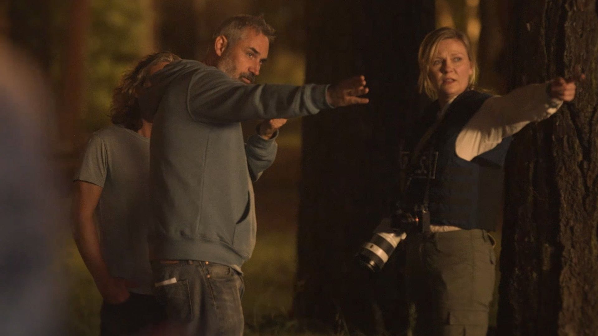 Torn Asunder: Waging Alex Garland's Civil War background