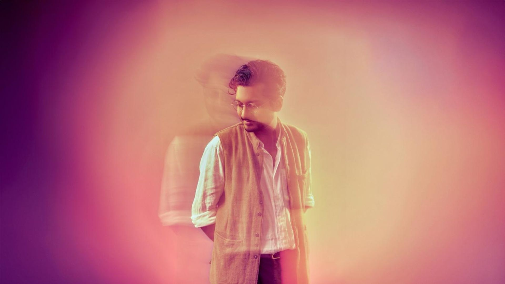 Ahir Shah: Ends background