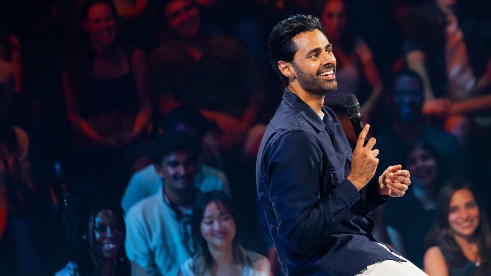 Hasan Minhaj: Off with His Head background