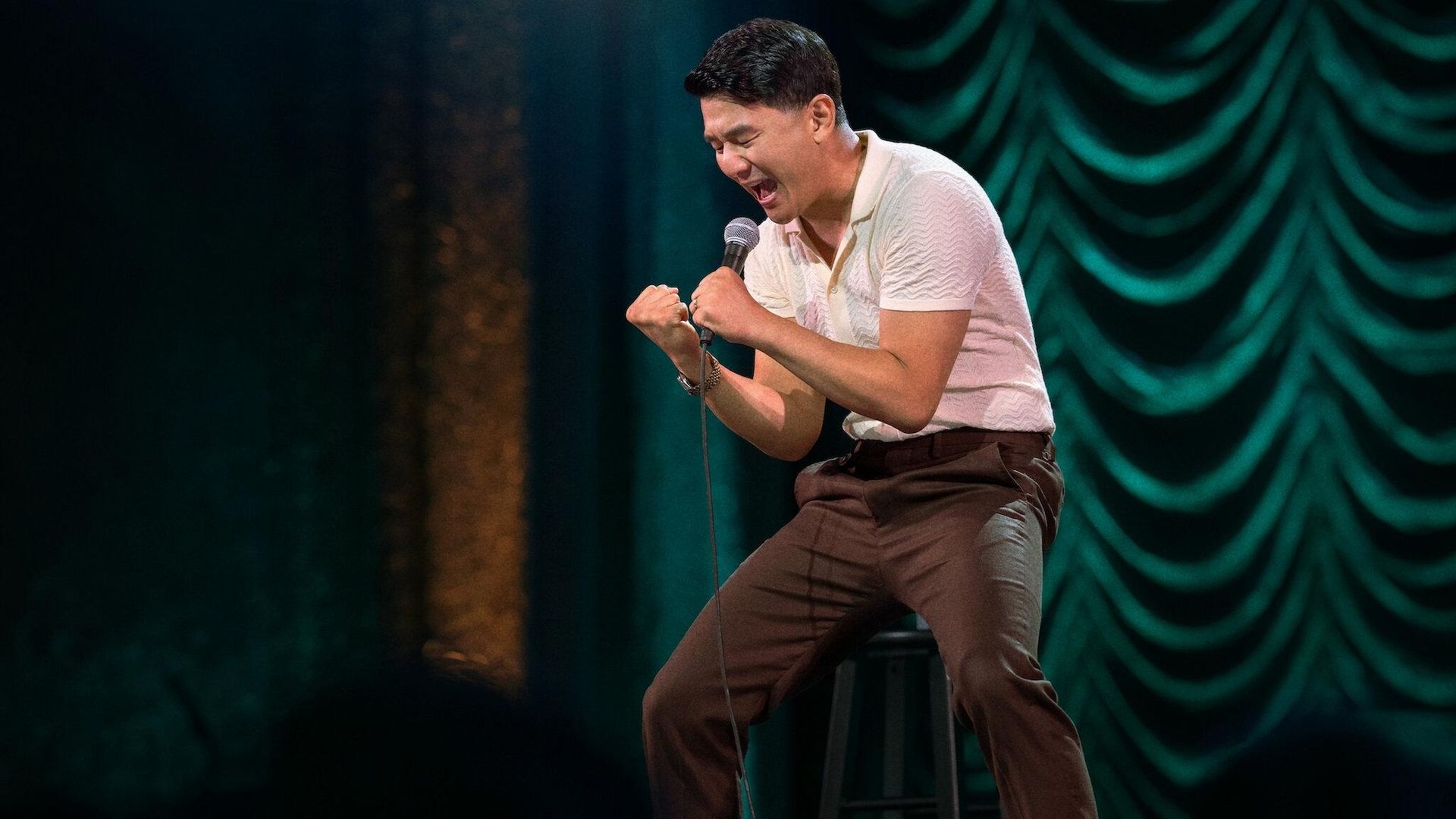Ronny Chieng: Love to Hate It background
