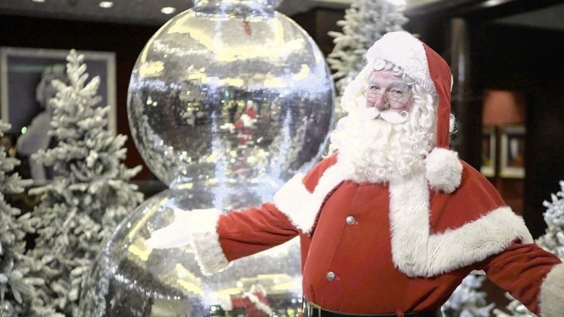 Inside Four Seasons: Park Lane at Christmas background