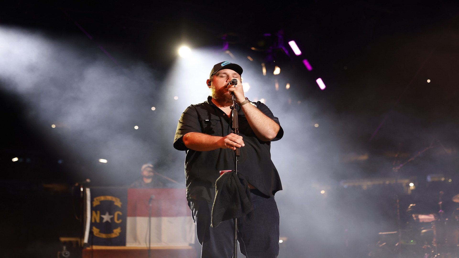 Luke Combs: Dive Bars to Country Star background