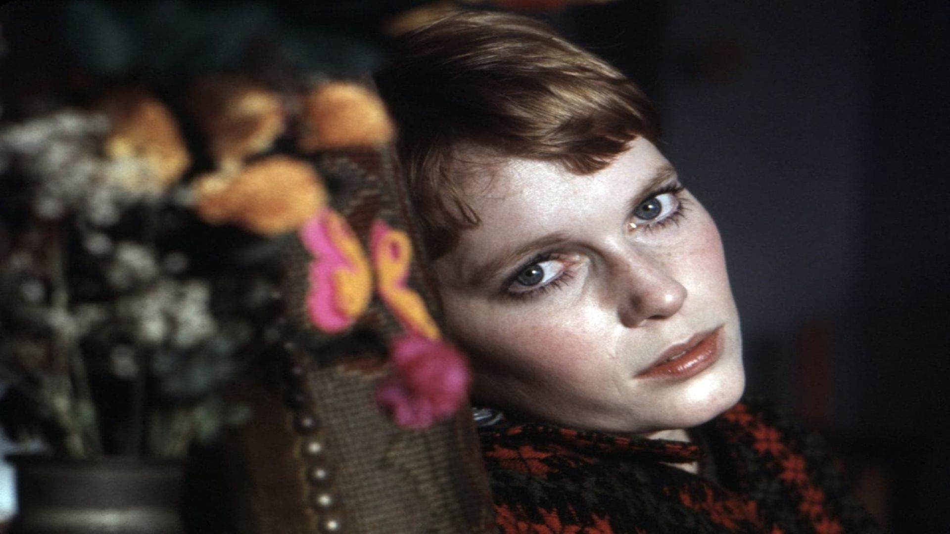 Mia Farrow, ombres et lumières background