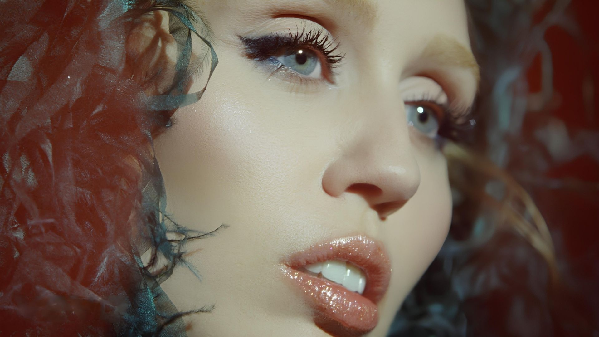 Miley Cyrus: Something Beautiful background