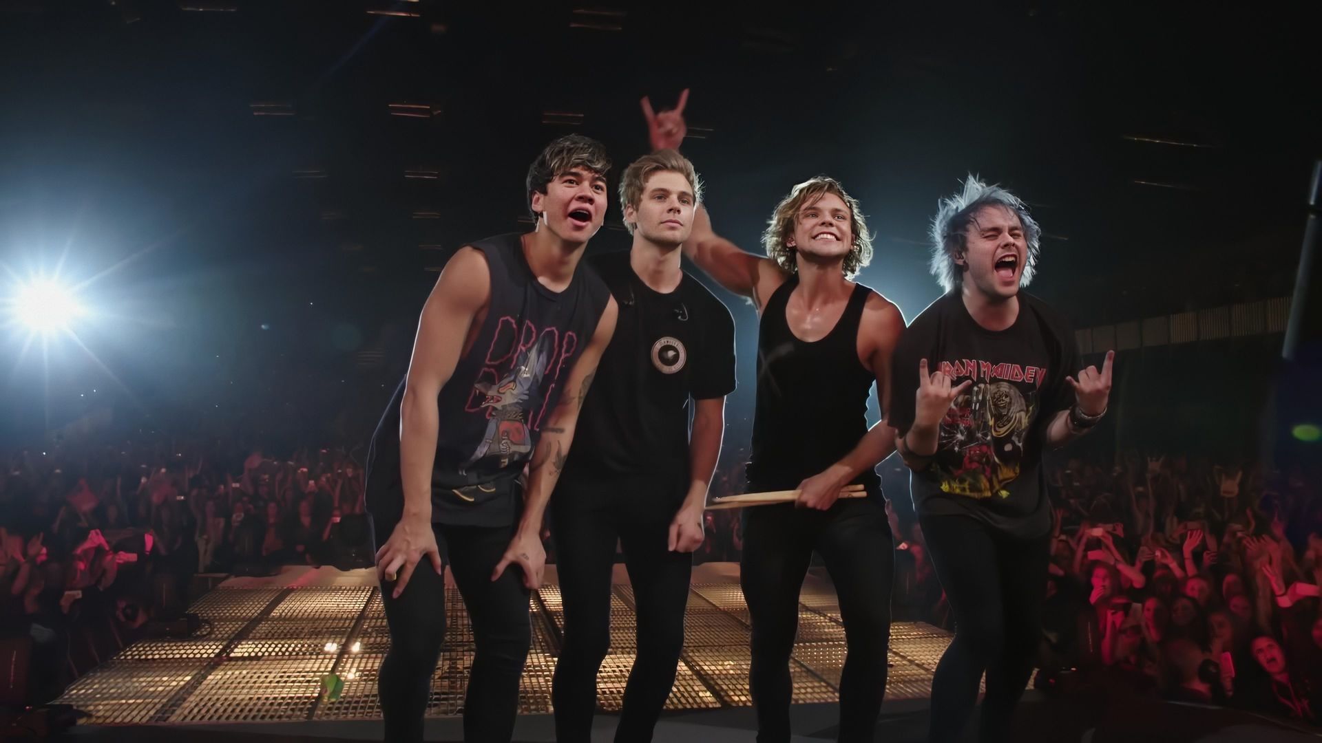Five Seconds of Summer: How Did We End Up Here? Live at Wembley Arena background