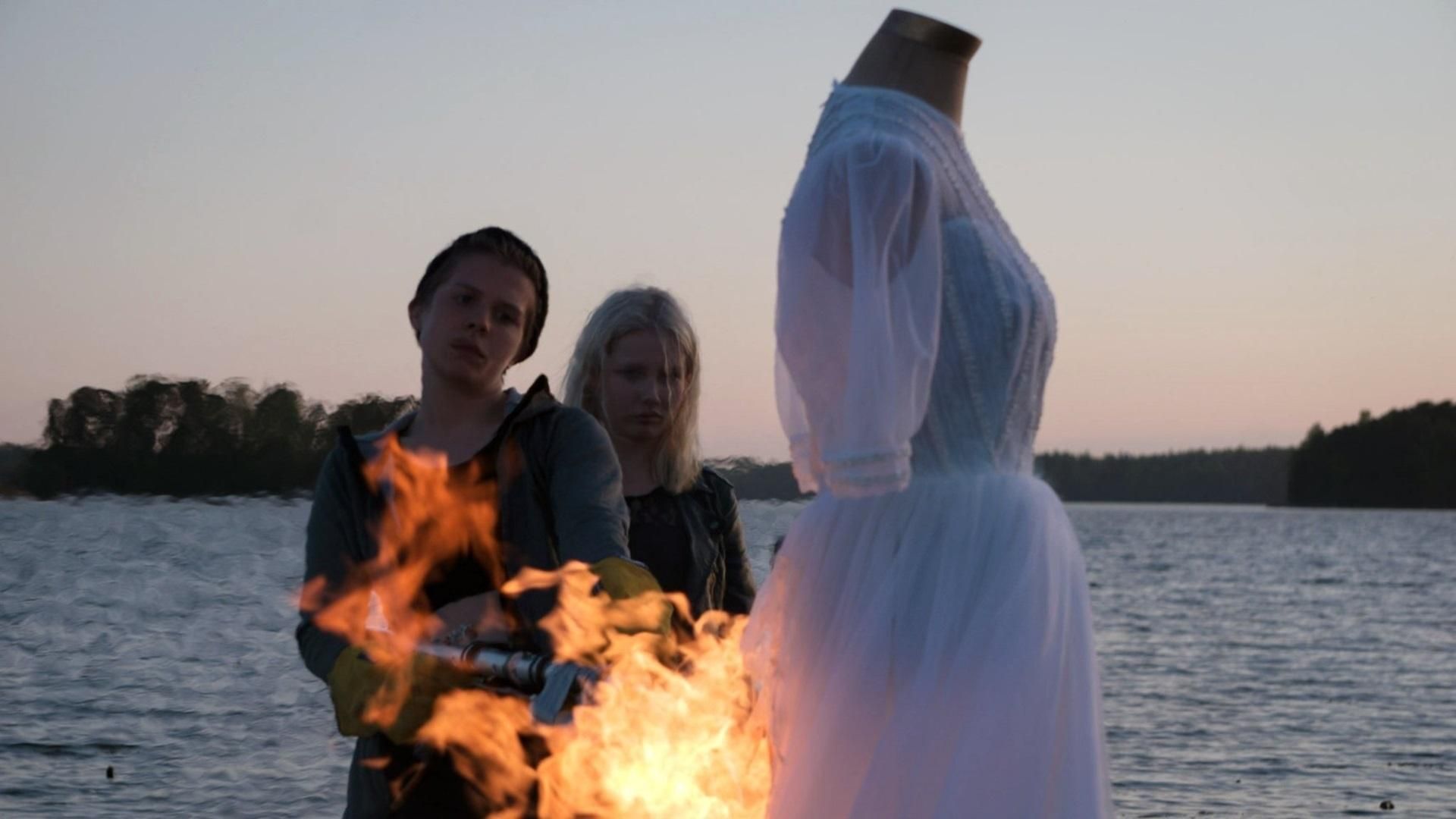 Lauri Mäntyvaaran tuuheet ripset background