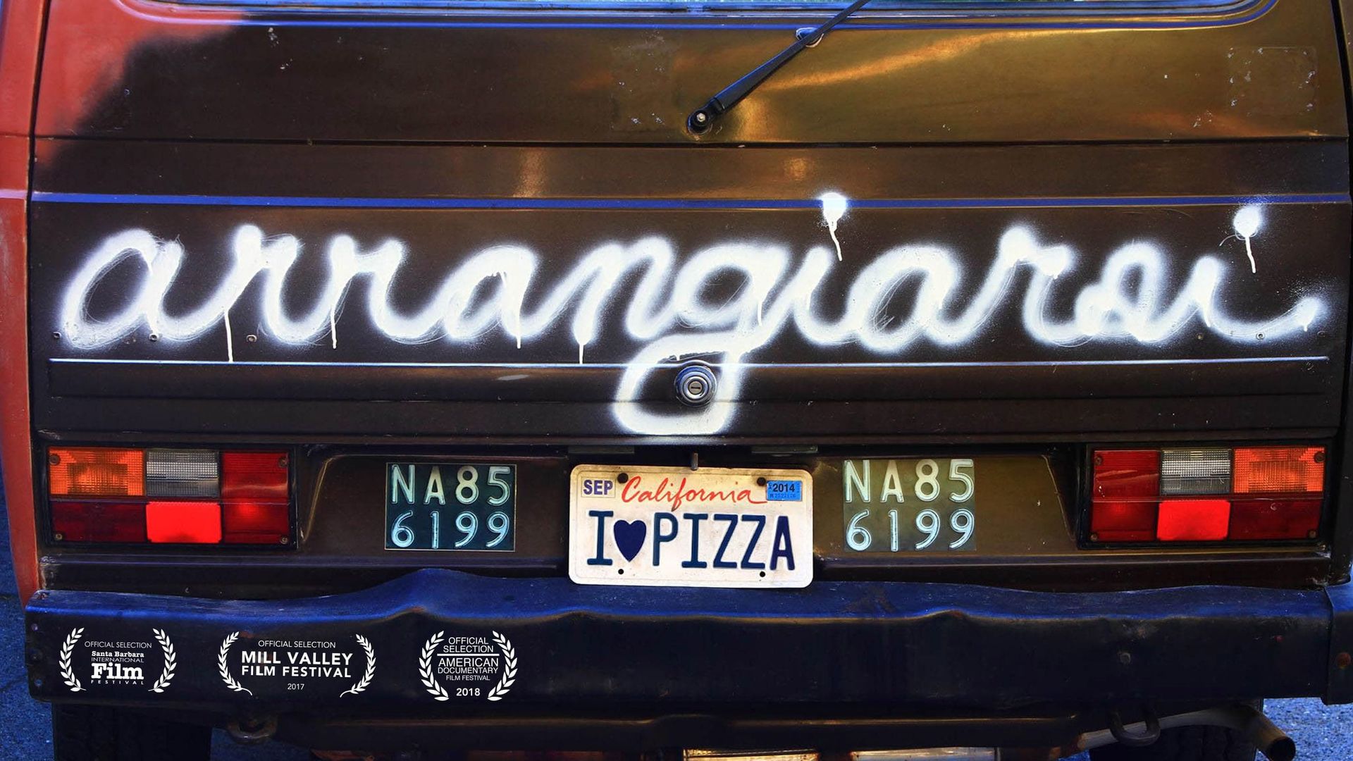 Arrangiarsi: pizza... and the art of living background