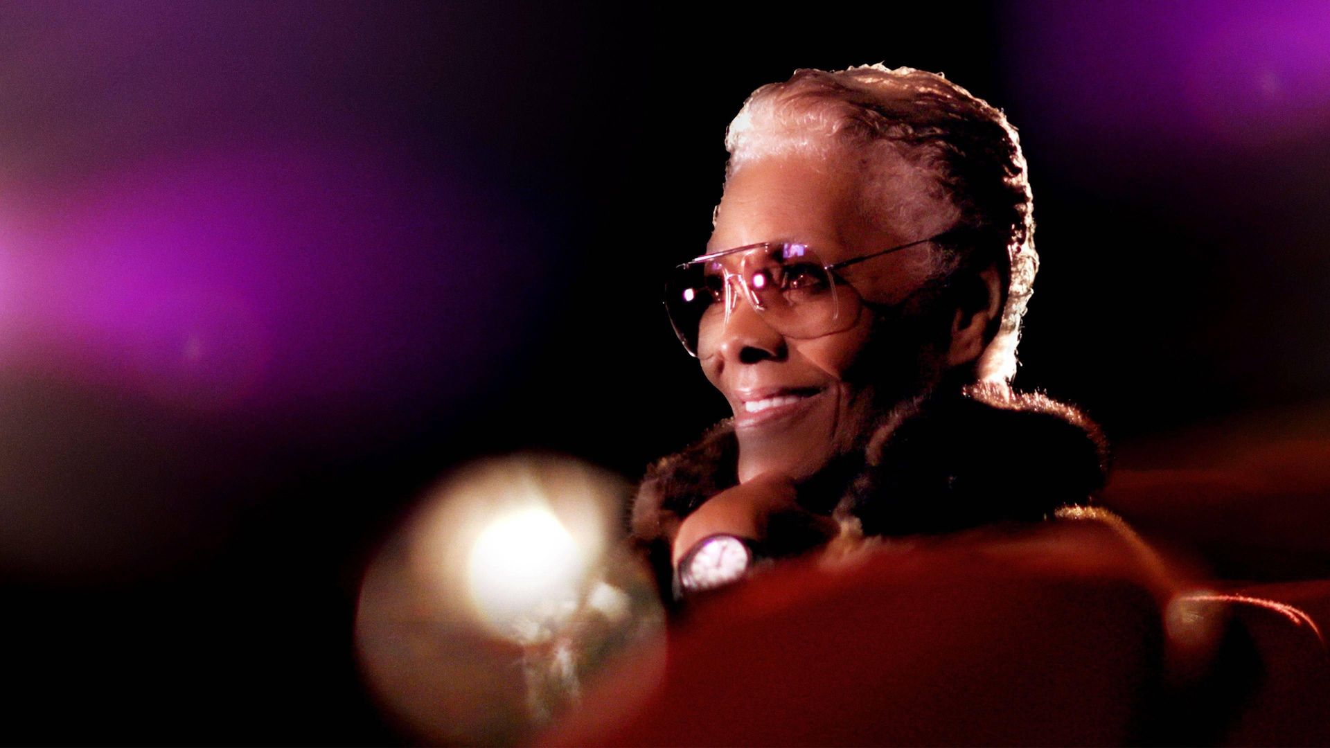 Dionne Warwick: Don't Make Me Over background