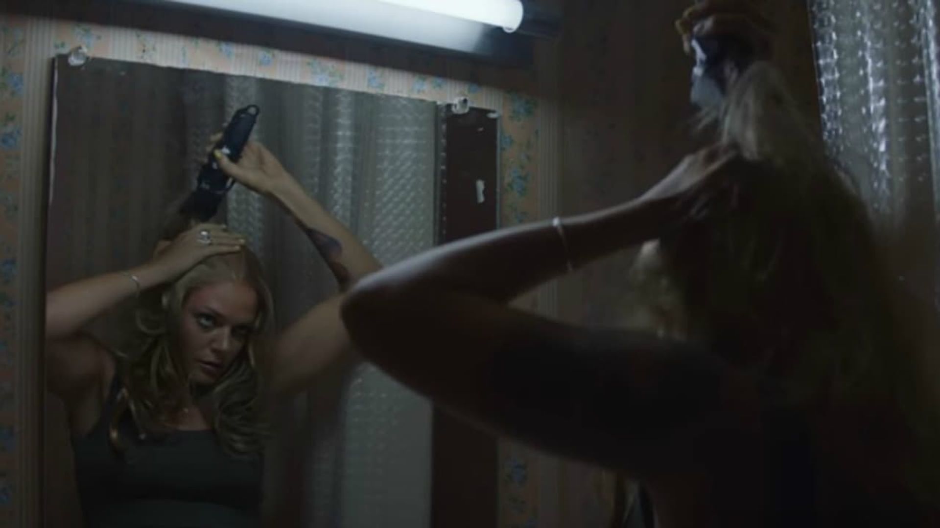 Tove Lo: Fairy Dust background