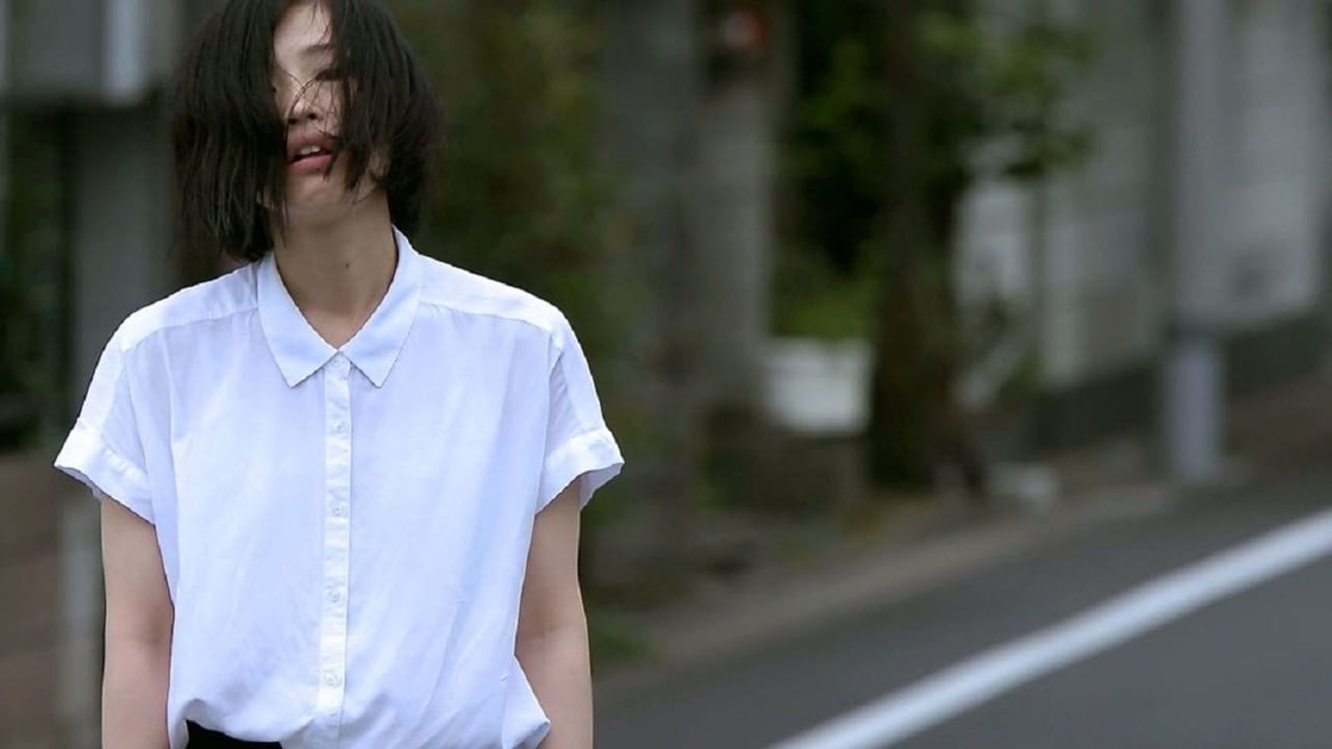 Swaying Mariko background