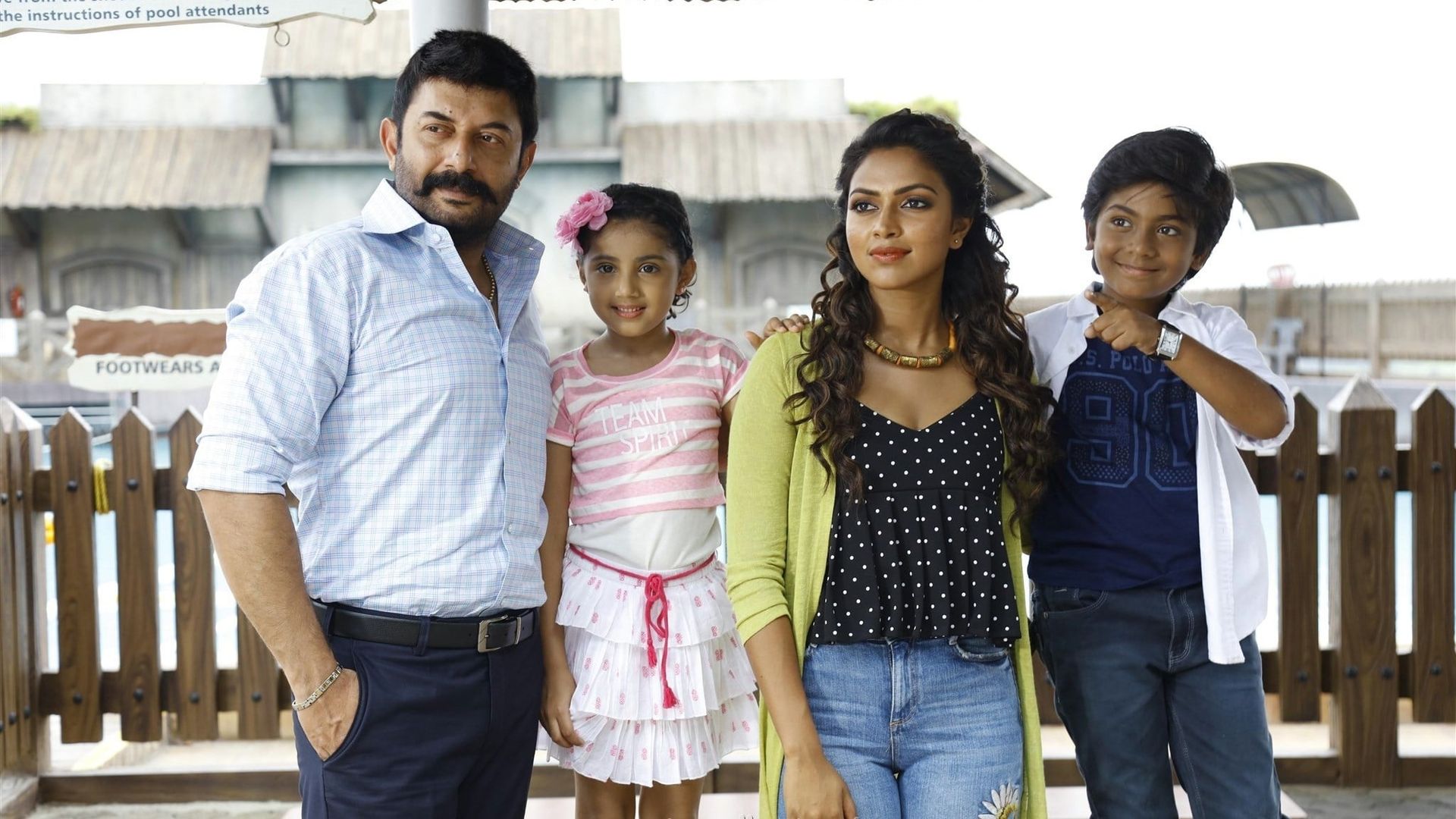 Bhaskar Oru Rascal background