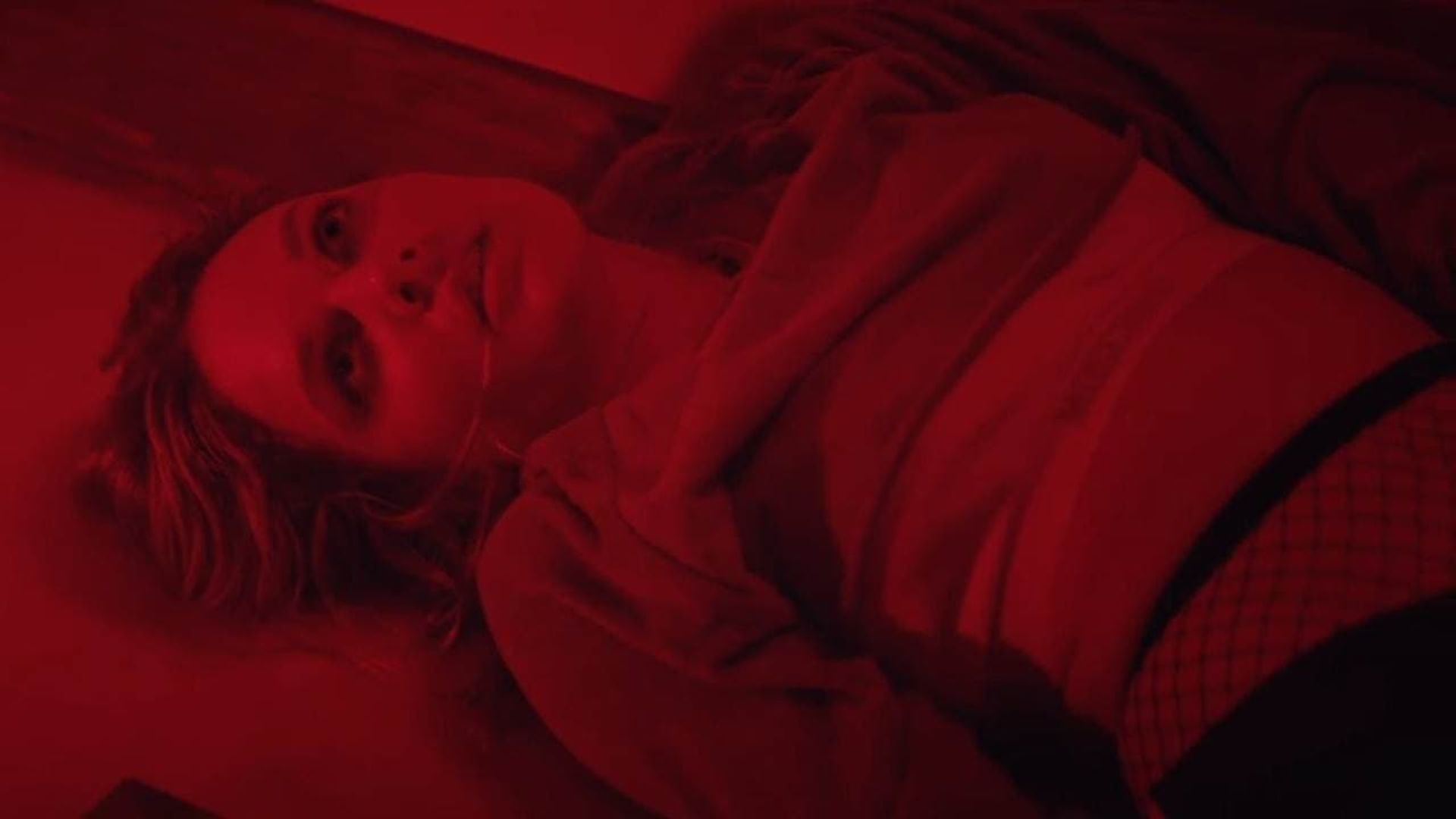 Tove Lo: Fire Fade background