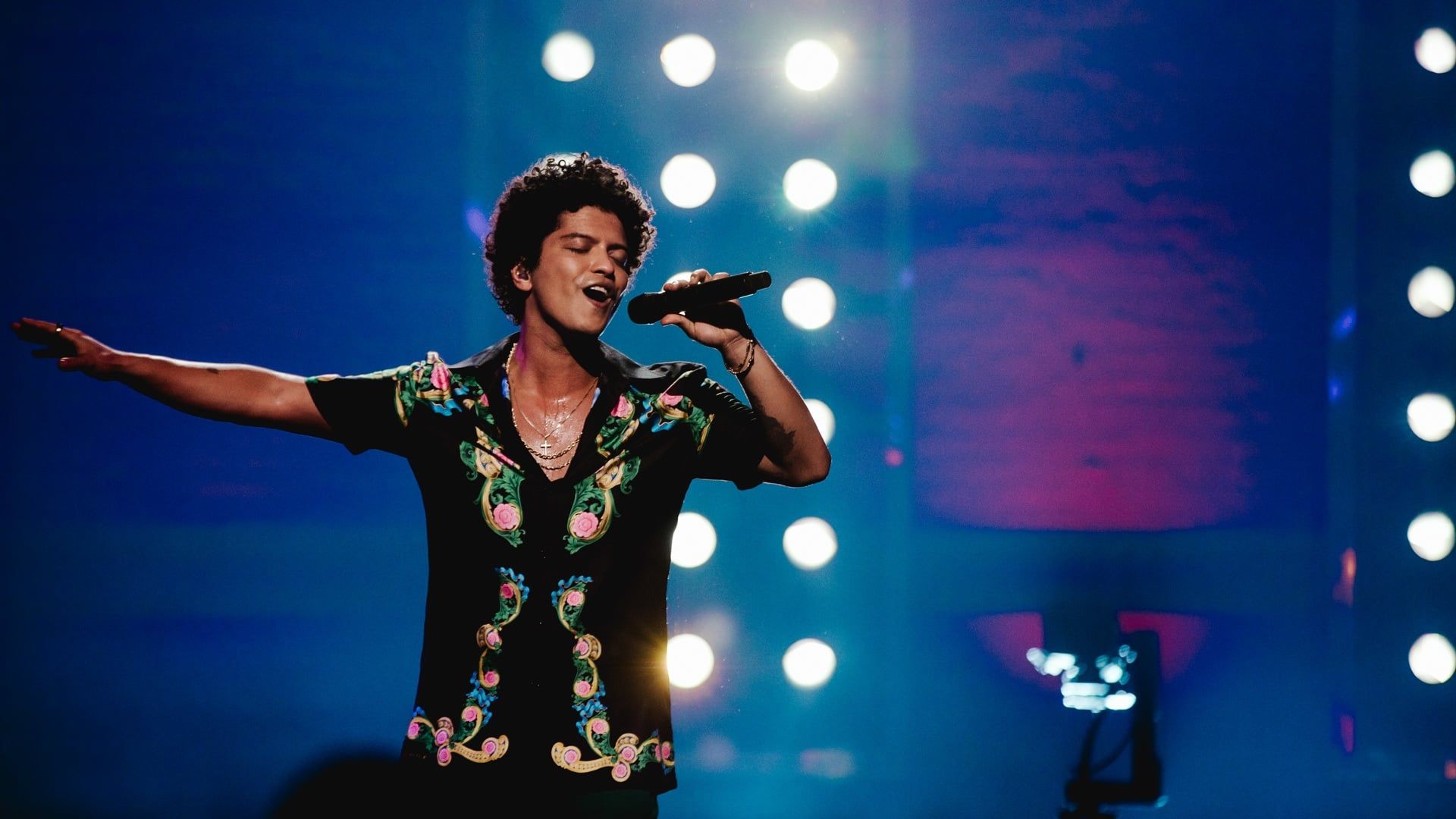 Bruno Mars: 24K Magic Live at the Apollo background