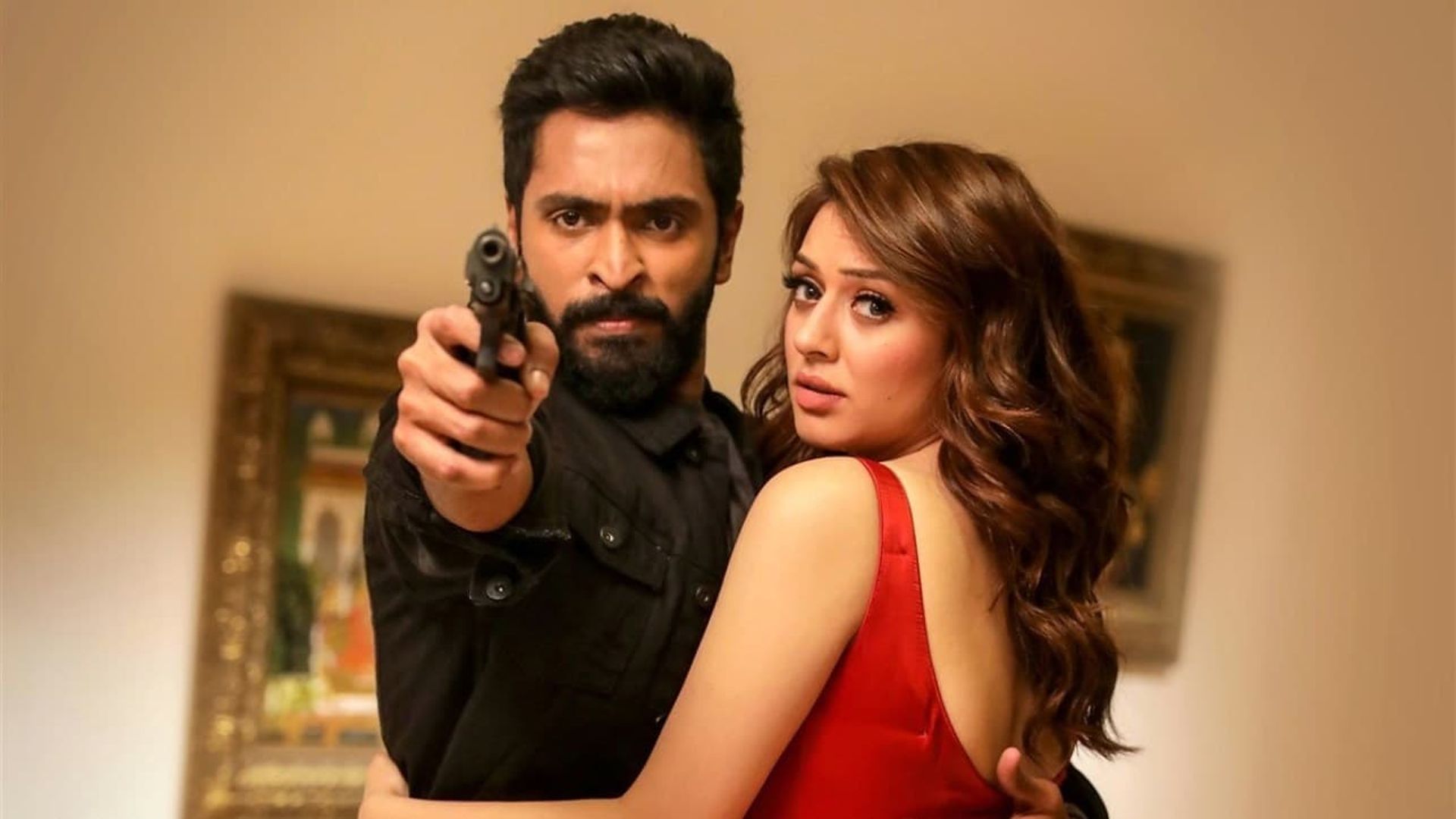 Thuppakki Munai background
