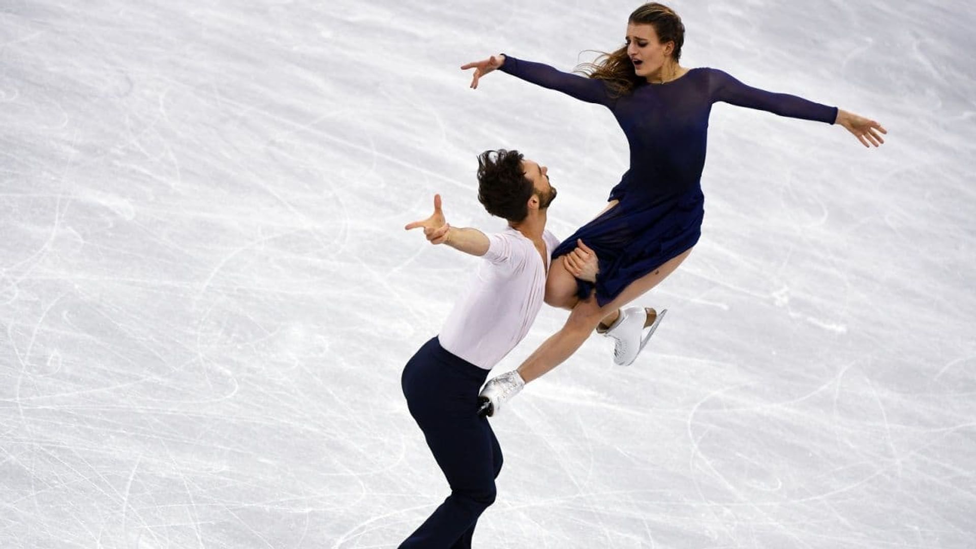 Intimissimi on Ice background