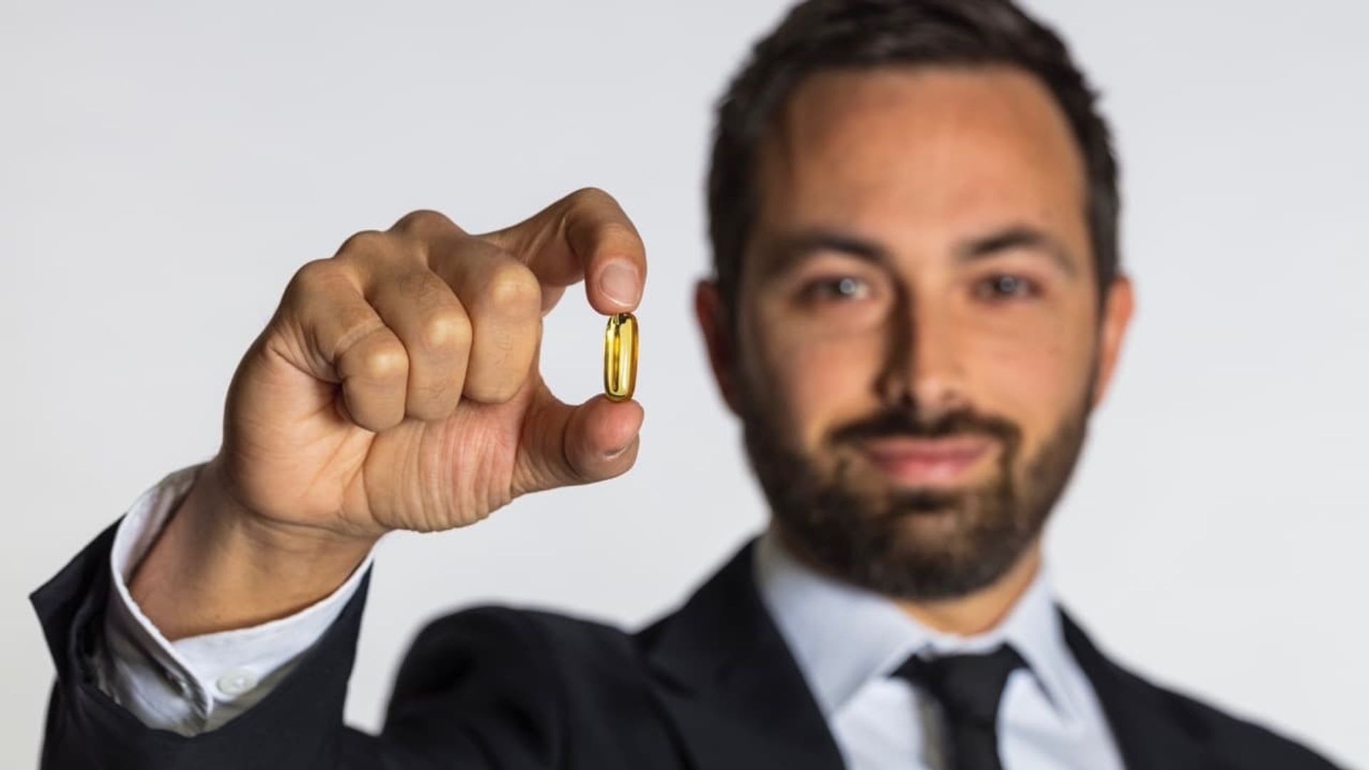 Vitamania: The Sense and Nonsense of Vitamins background