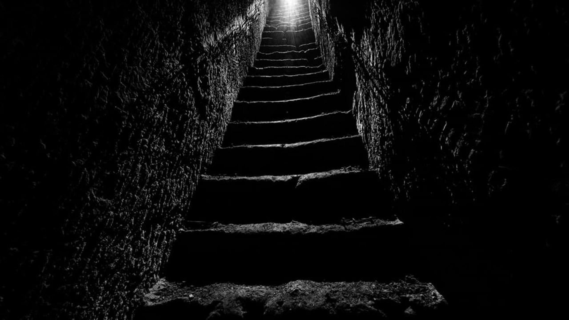 Americans Underground: Secret City of WWI background