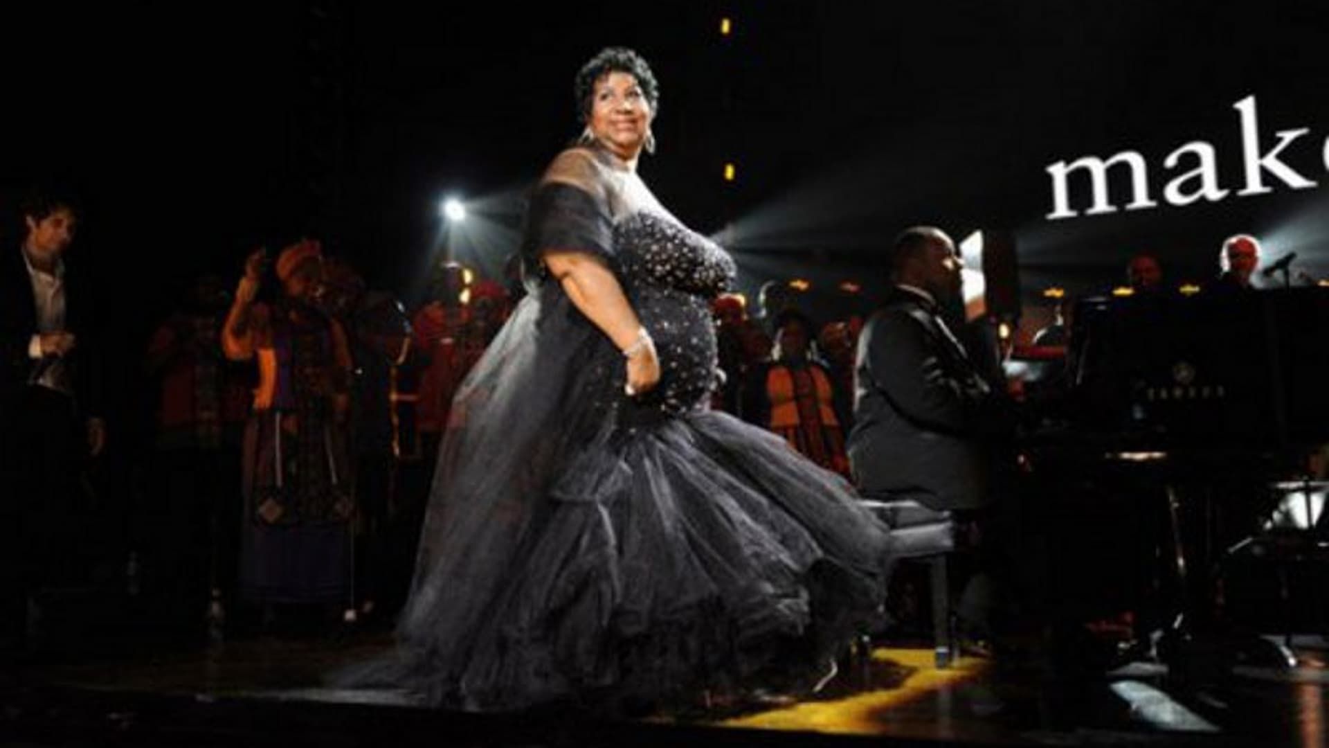 Aretha Franklin and the Sweet Inspirations in Concert background