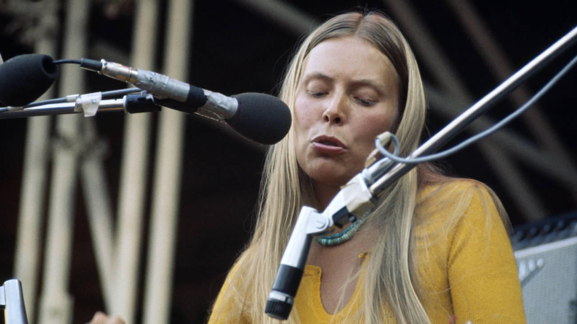 Joni Mitchell: Both Sides Now - Live at the Isle of Wight Festival 1970 background