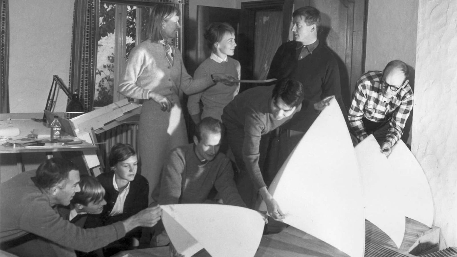 Jørn Utzon: The Man & The Architect background