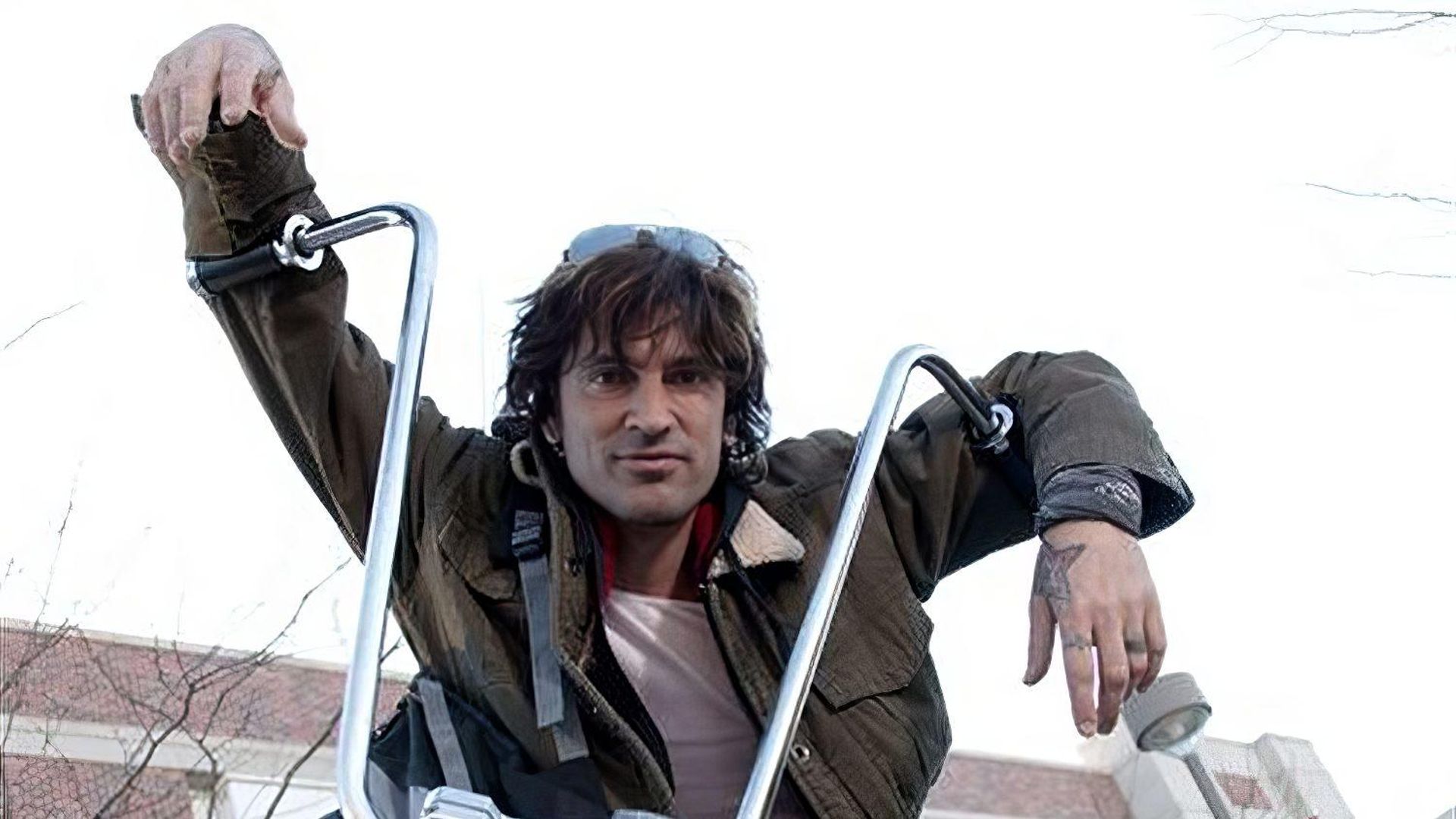 Tommy Lee Goes to College background