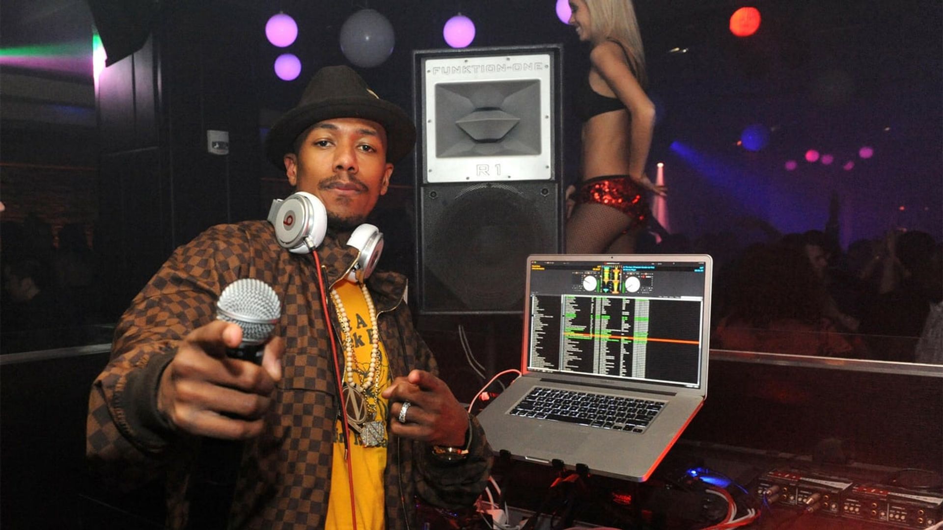 Nick Cannon Presents: Short Circuitz background