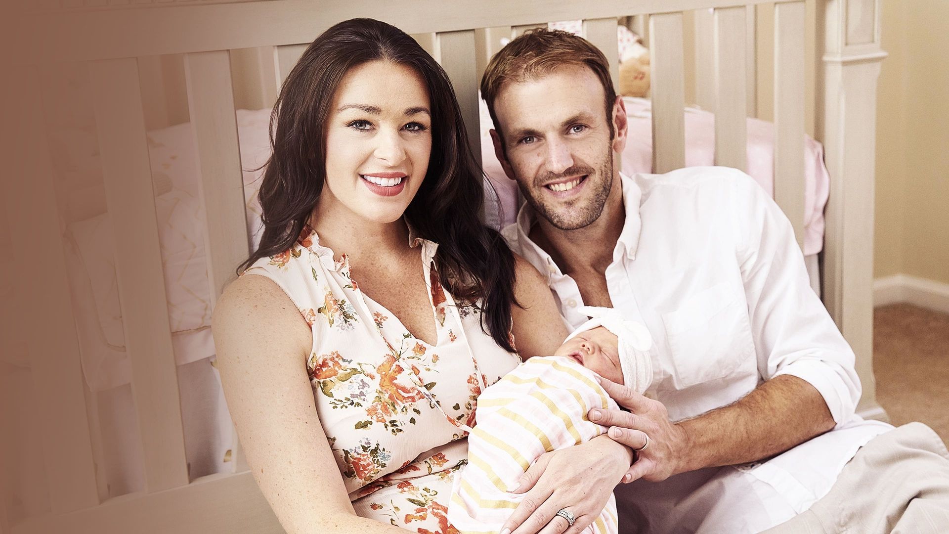 Married at First Sight: Jamie & Doug Plus One background