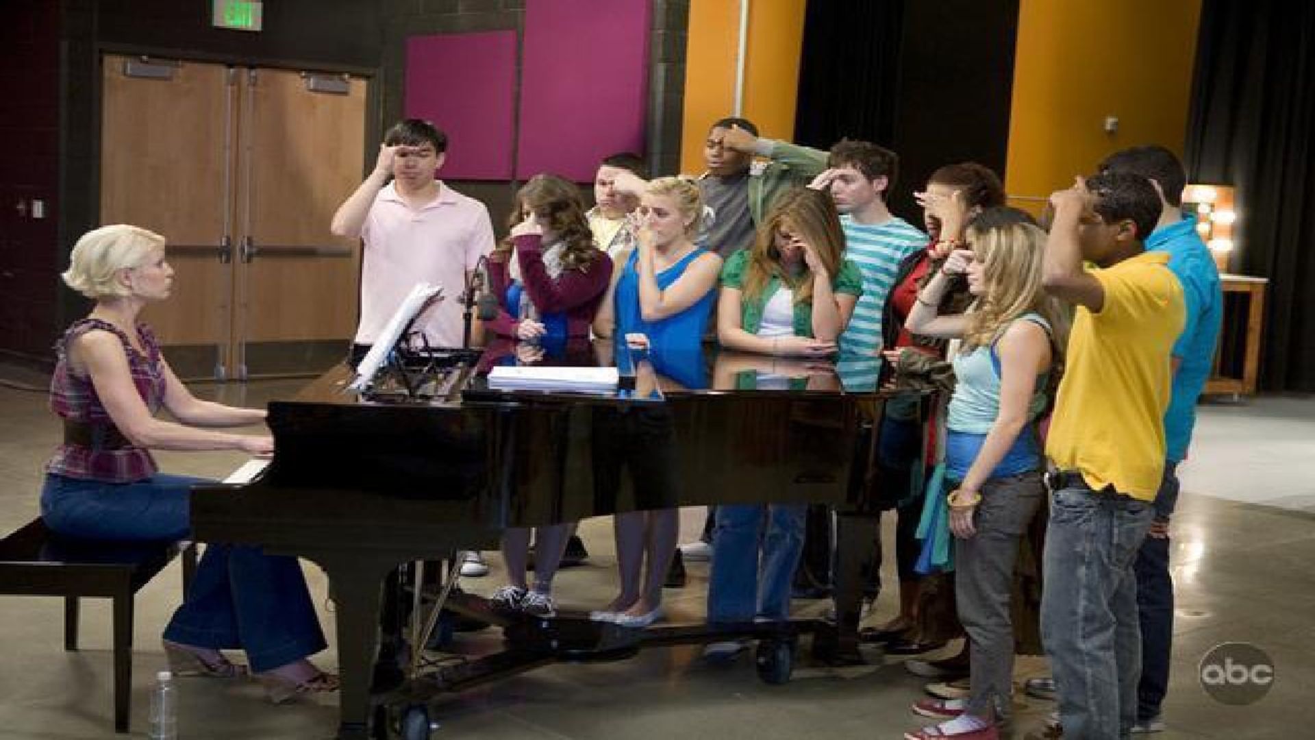High School Musical: Get in the Picture background