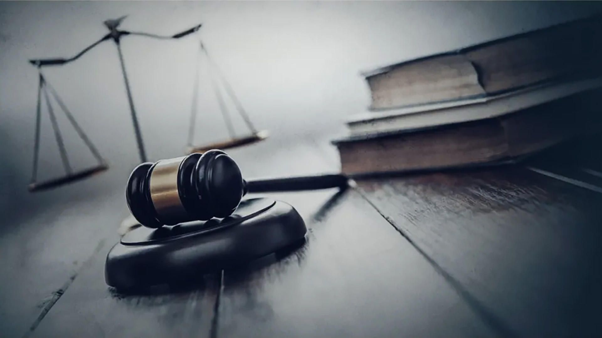 Chaos in Court background