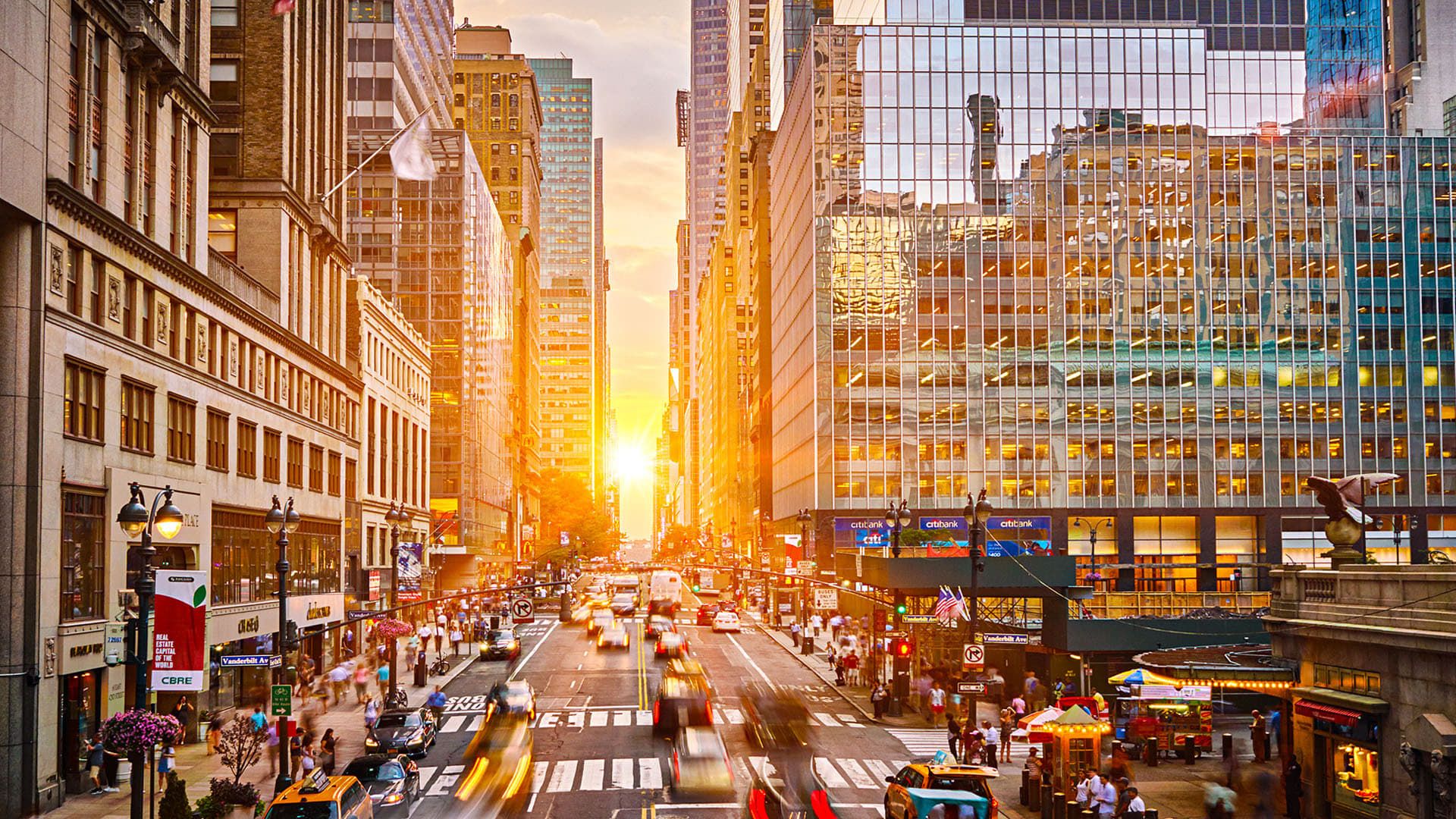 New York: The City That Never Sleeps background