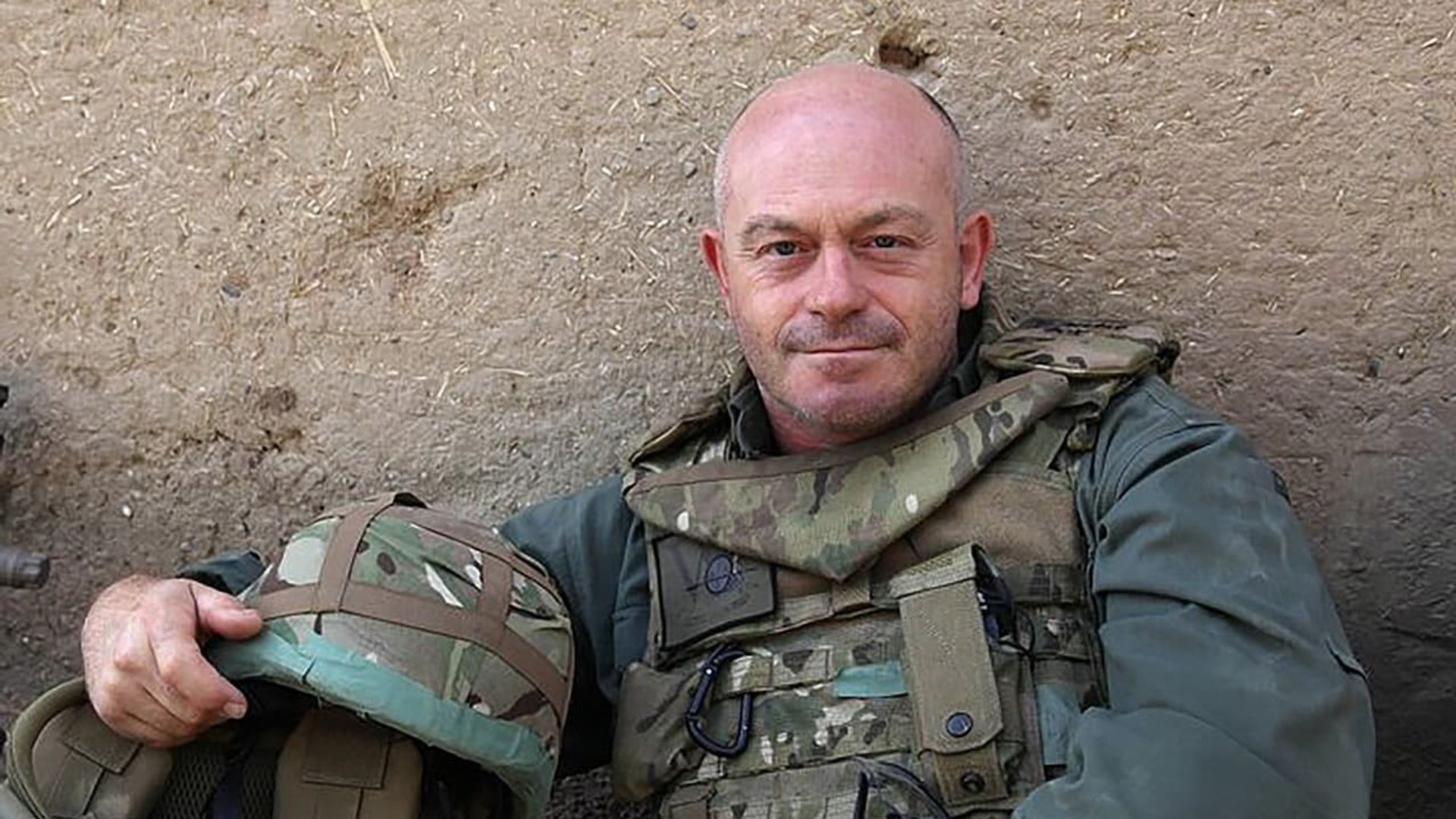 Ross Kemp: Back on the Frontline background