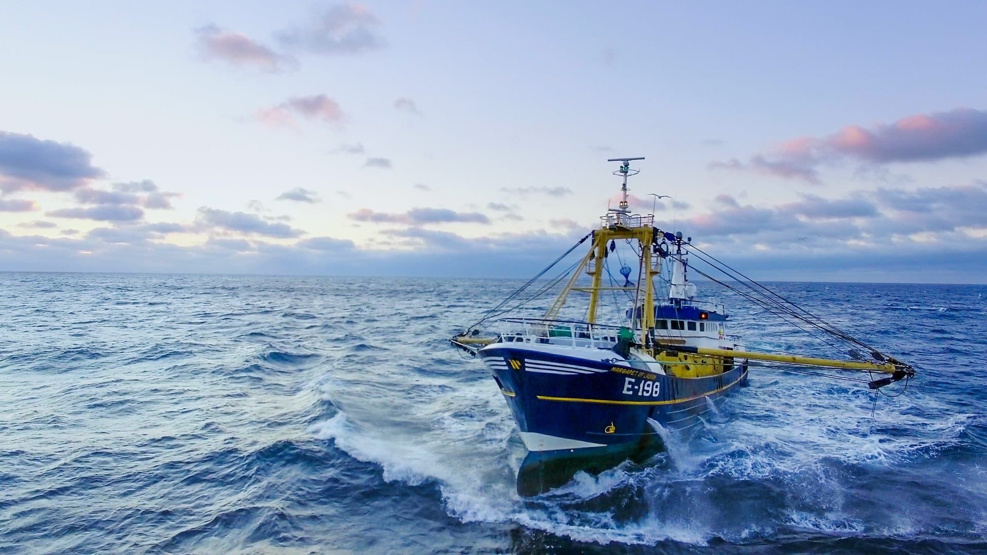 Trawlermen: Hunting the Catch background