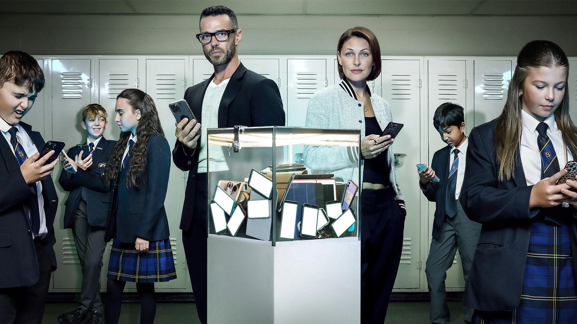 Swiped: The School That Banned Smartphones background