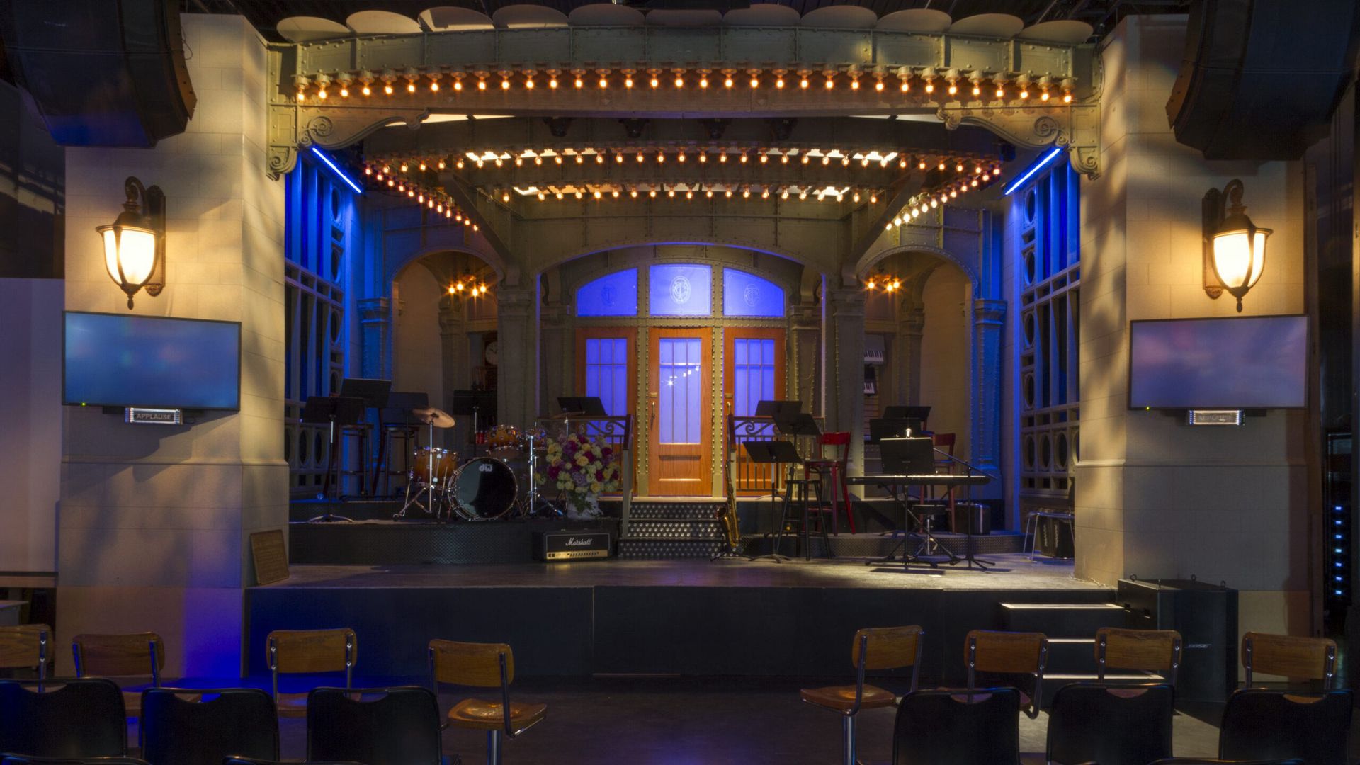 Ladies & Gentlemen... 50 Years of SNL Music background