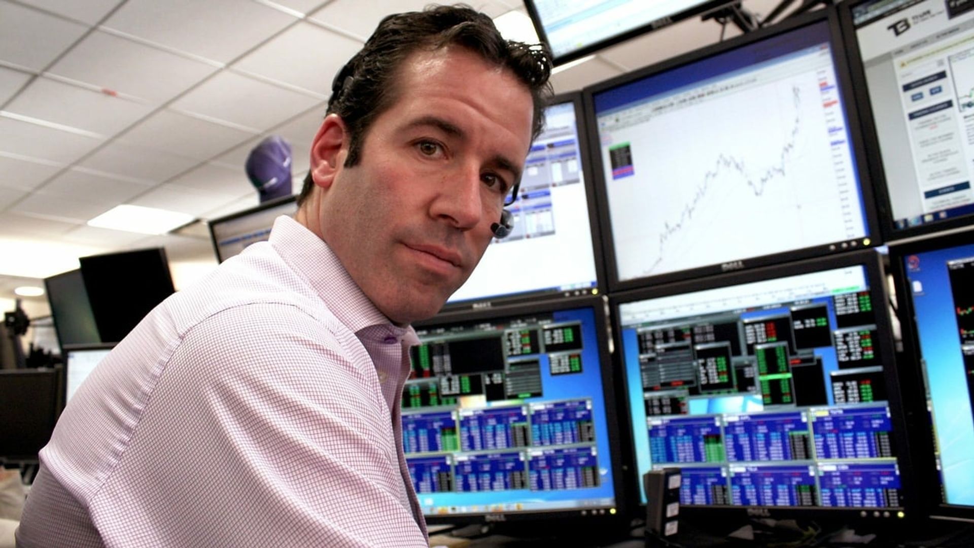 Traders: Millions by the Minute background