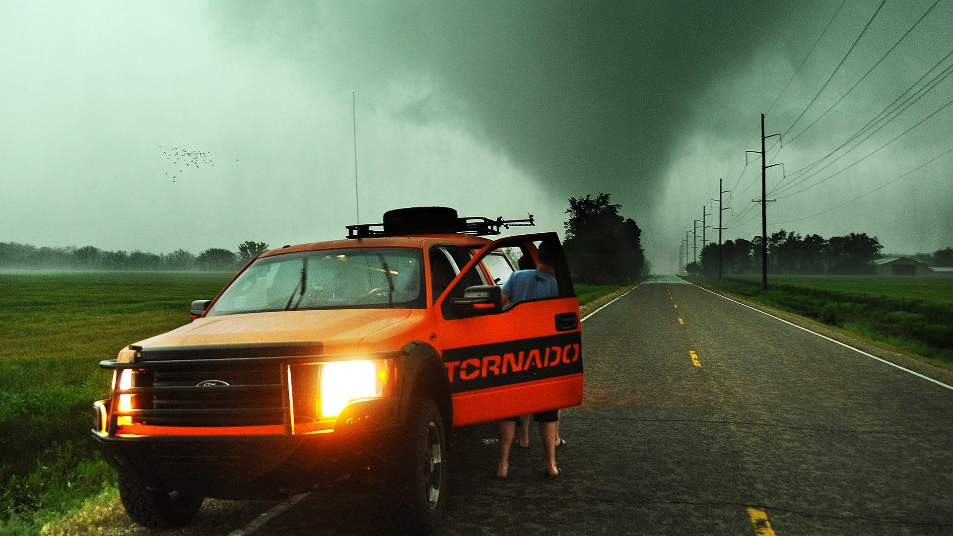 Tornado Hunters background