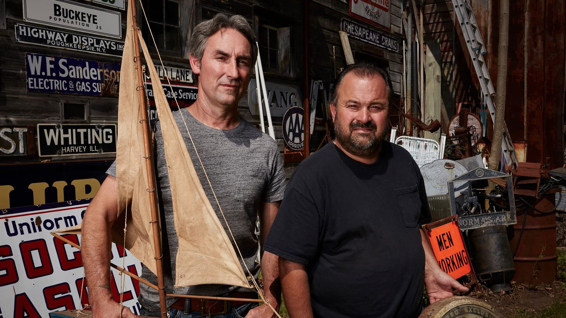 American Pickers: Best Of background