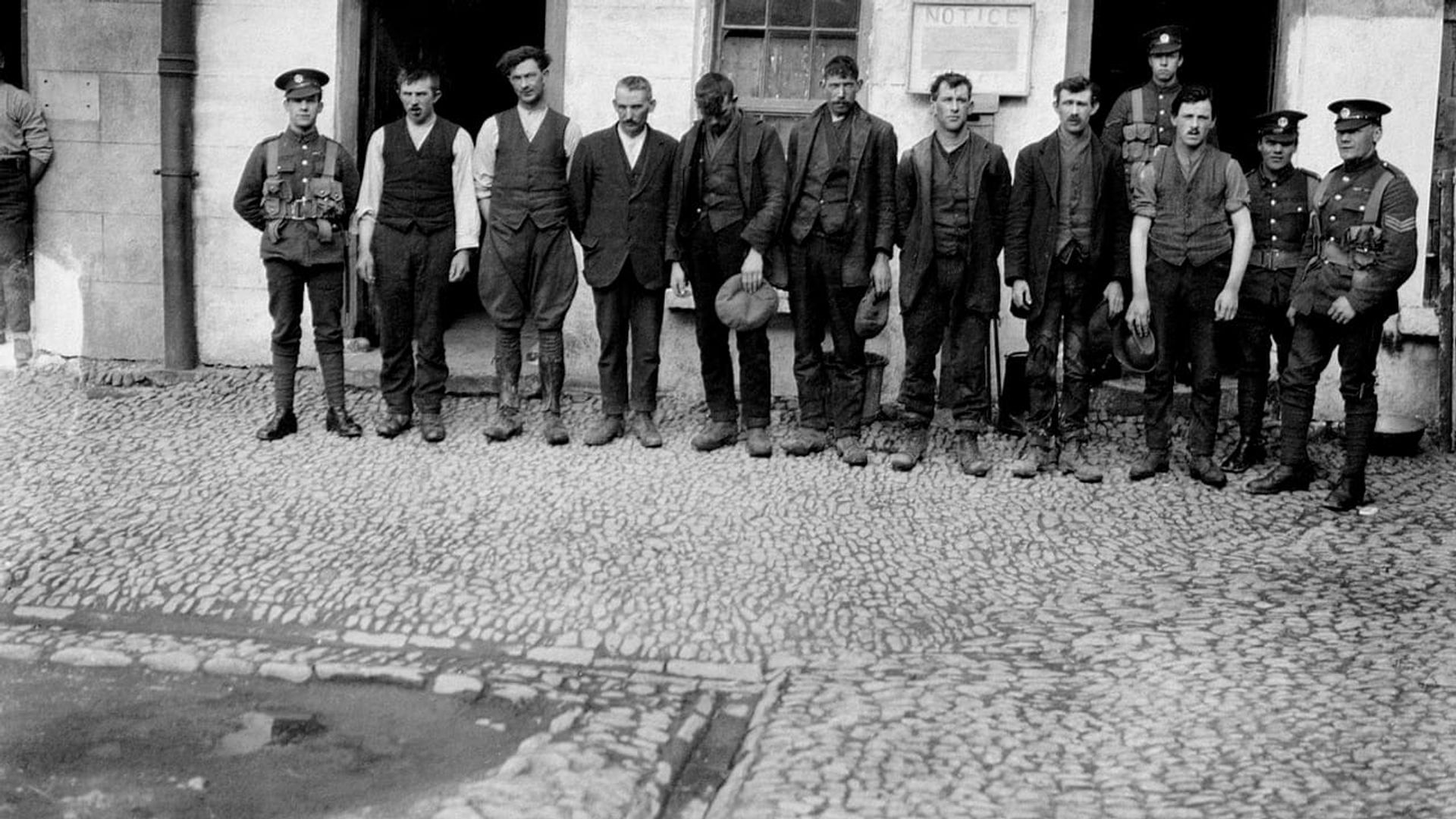 The Irish Revolution background
