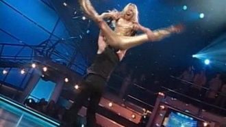Episode 19 Top 6 Perform