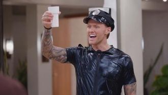 Episode 1 Geordie Shore, Thai-Aye!