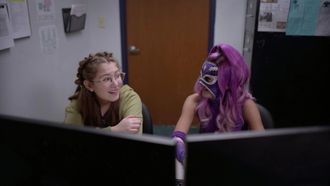 Episode 6 ¡Chisme! ¡Chisme! Read all about it!