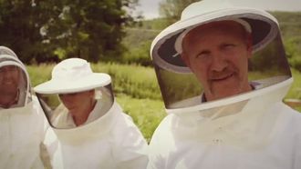 Episode 7 Honey, Bee-Ware