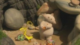 Episode 8 Igglepiggle's Blanket in Makka Pakka's Ditch
