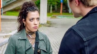 Episode 58 Een journalist denkt dat Lisa en Jonas een koppel zijn