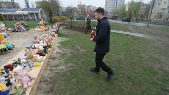 Episode 29 Zelenskyy; Greenland; Banana Ball