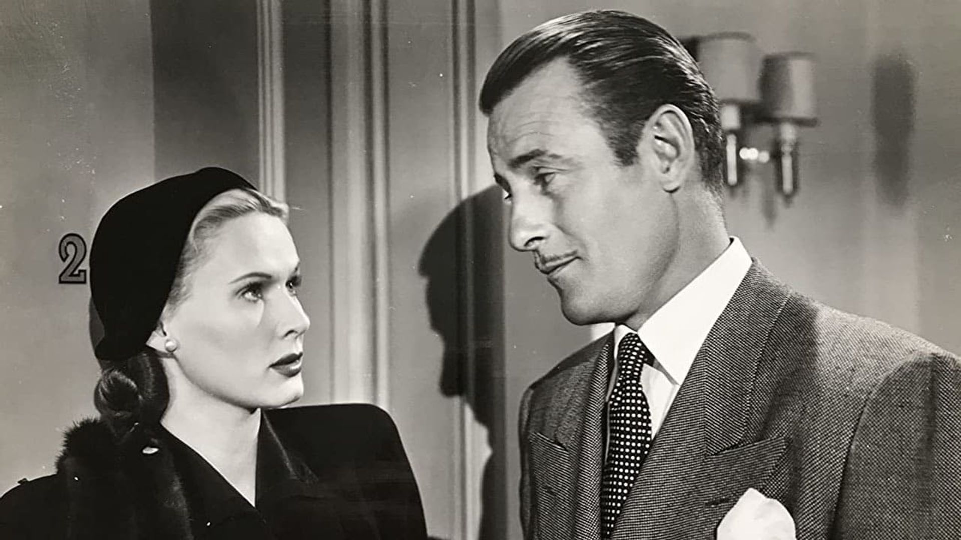 Bulldog Drummond (Tom Conway) background