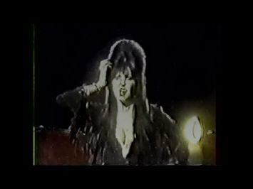 Elvira Movie Macabre - Pigs